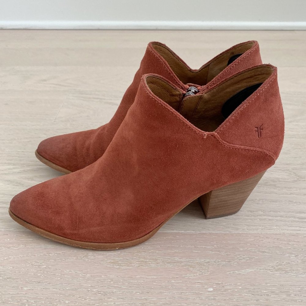 frye • reed rosewood suede rust ankle point bootie - Picture 4 of 12
